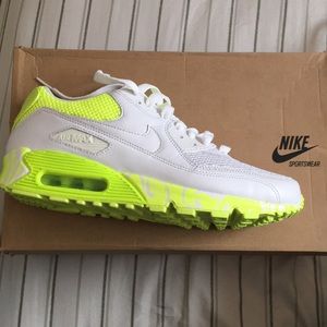 Women’s Nike Air Max 90